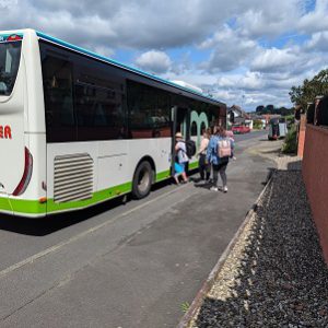 Die Wölkchen fahren mit dem Bus