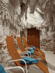 Mehr über den Artikel erfahren Die Krippenkinder besuchen die Salzgrotte in der Therme