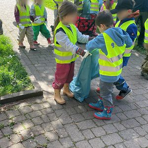 Sauberhafter Kindertag! Die Kinder der Evangelischen Kita Bad König machen mit!