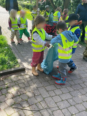 Du betrachtest gerade Sauberhafter Kindertag! Die Kinder der Evangelischen Kita Bad König machen mit!
