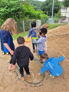 Mehr über den Artikel erfahren Ein Tag voller Abenteuer – Kita-Ausflug zum Wasserspielplatz in Mümling-Grumbach